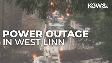 Massive fallen tree leaves hundreds without power in West Linn