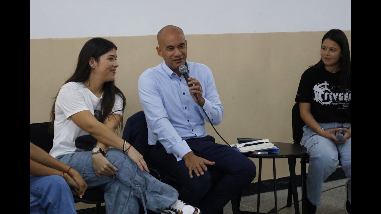 Asamblea con estudiantes de la Feveem