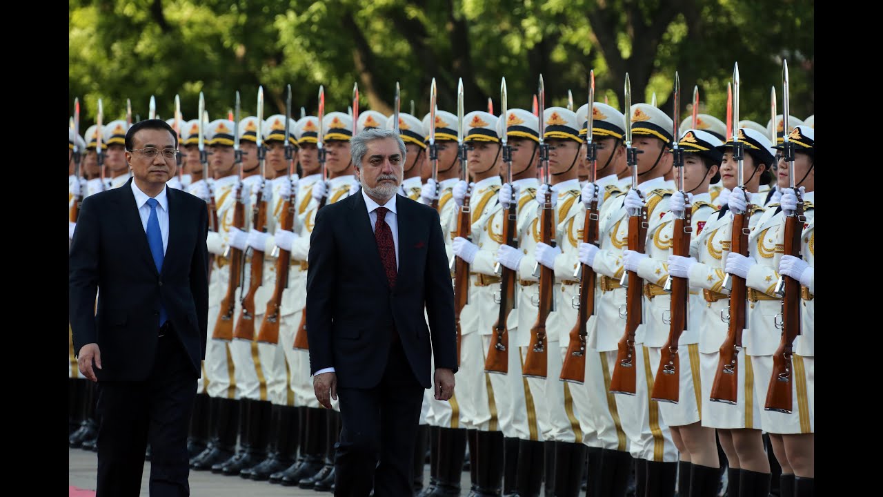 مراسم استقبال رسمی دکتور عبدالله عبدالله از جانب جلالتمآب لی که چیانگ صدراعظم جمهورى مردم چین