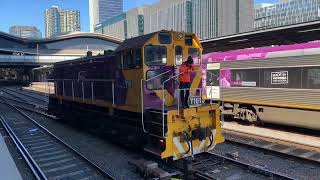 Vline Y161 Heads Back To The Bank Sidings At Southern Cross Station - Rvb 3 Chime Horn Show