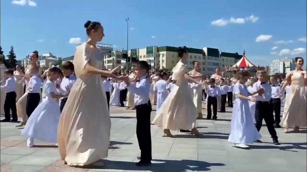 Бал дошколят чебоксары 2023. Выпускной чебоксары. Бал дошколят чебоксары 2021. Пушкинский бал в детском саду. Образ на выпускной в детском саду для мамы.