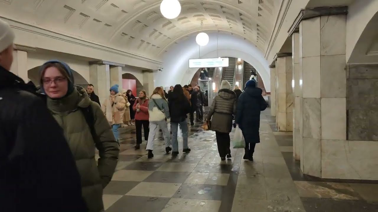 Московский метрополитен после встречи Нового года и новогодних каникул 2024 вышел на работу #metro