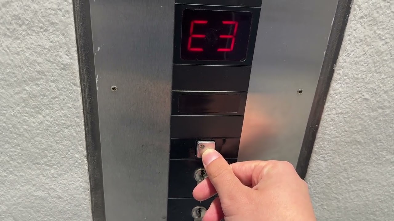 Haushahn Aufzüge im Terminal 1 am Stuttgart Airport