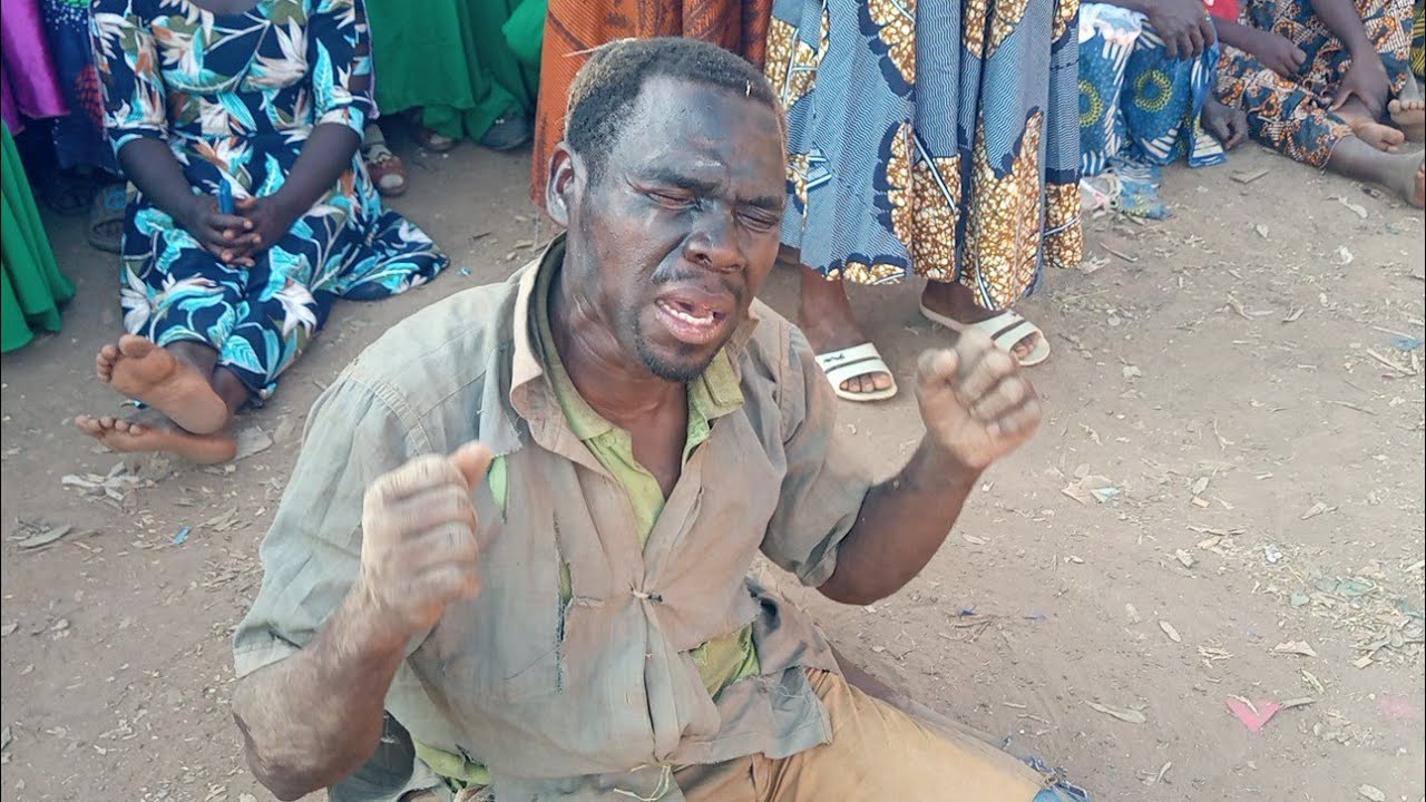 AMEWATOA MACHOZI Y WATU WAKATI WIMBO HUU UKIIMBWA