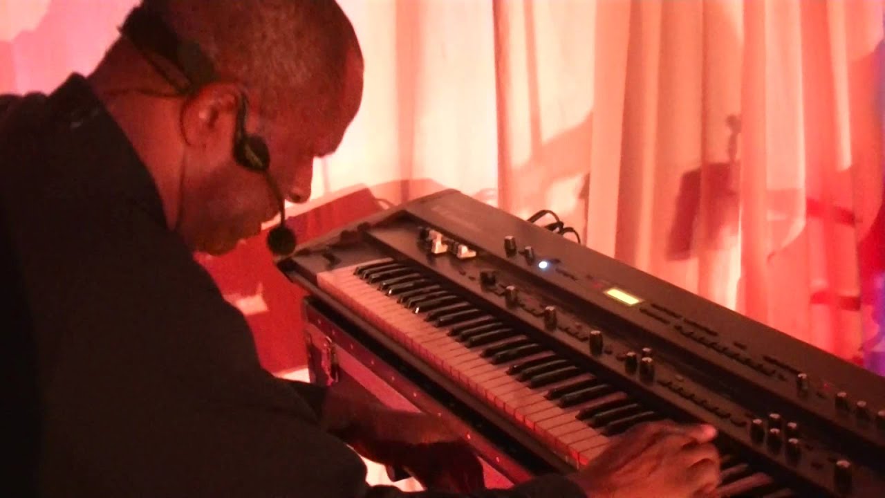 Charles Newton  hittin them keys! "proud mary"