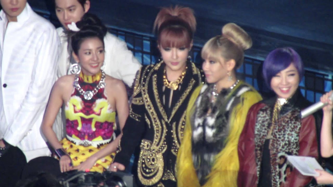 2012.12.29 2NE1 at the sitting area at SBS Gayo Daejun 1