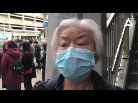 義氣凜然的退休護士！讚！👍旁邊的黑醫護不停辱罵想干擾她受訪問！👎