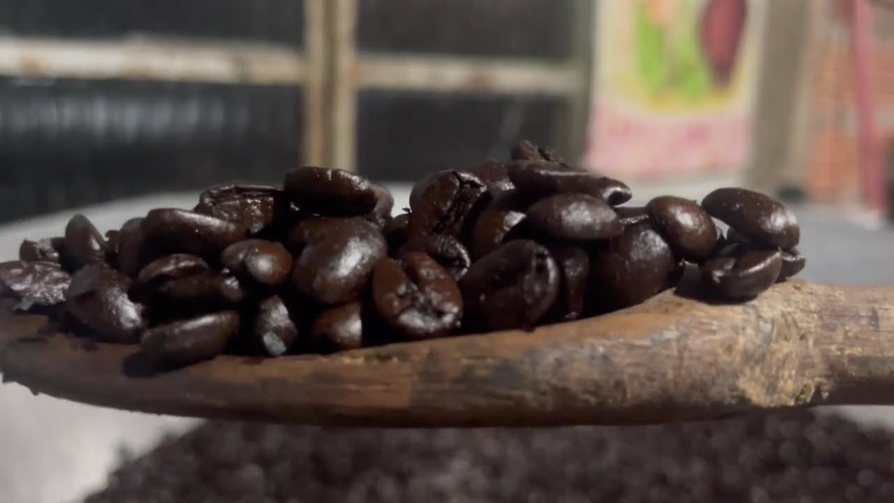 Torrando café em casa : ponto ideal da torragem #cafe #café#roça #roçaminhapaixão #vida