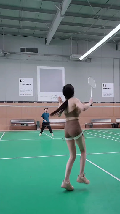 Girls' smashes are indeed lacking in strength  #badminton