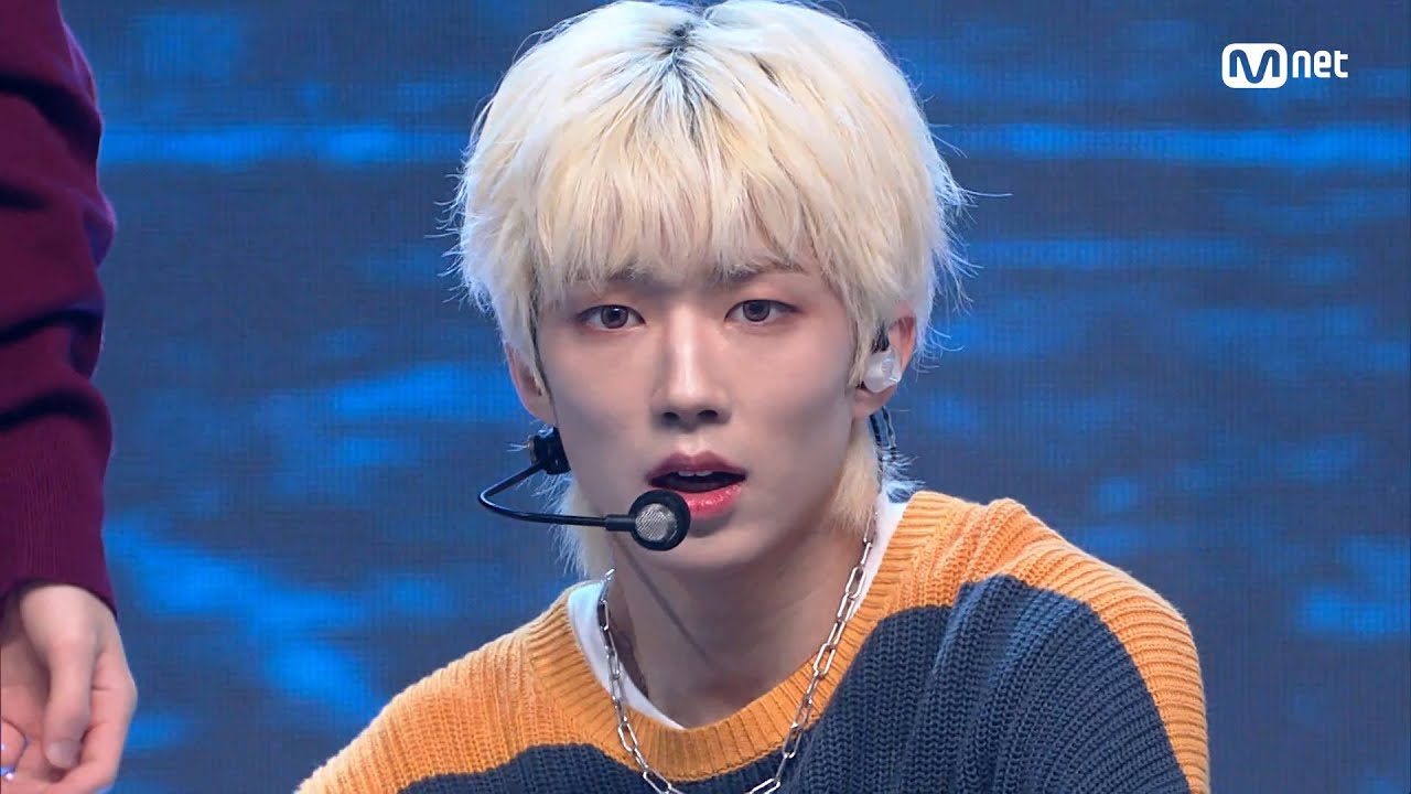 8TURN(에잇턴) - RU-PUM PUM #엠카운트다운 EP.825 | Mnet 240118 방송