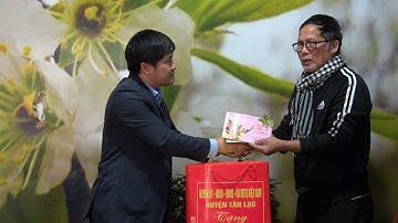 Đ/c Quách Cao Sơn, PBT TT HU thăm và chúc tết các gia đình chính sách, người có công