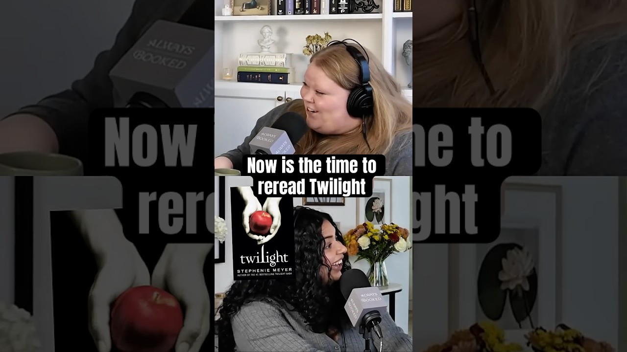 No other book series says fall like Twilight 🐺🧛🏻 