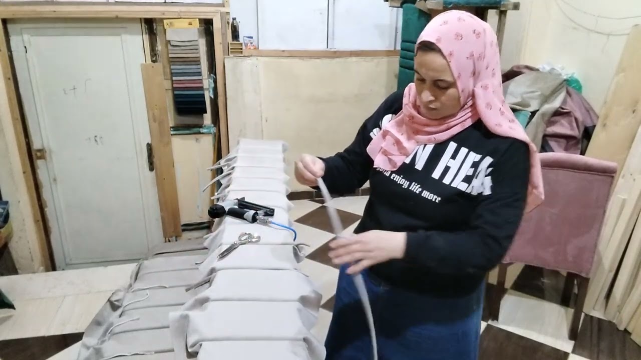 شرح طريقة تنجيد كنبه بلدي قديمه لمودرن