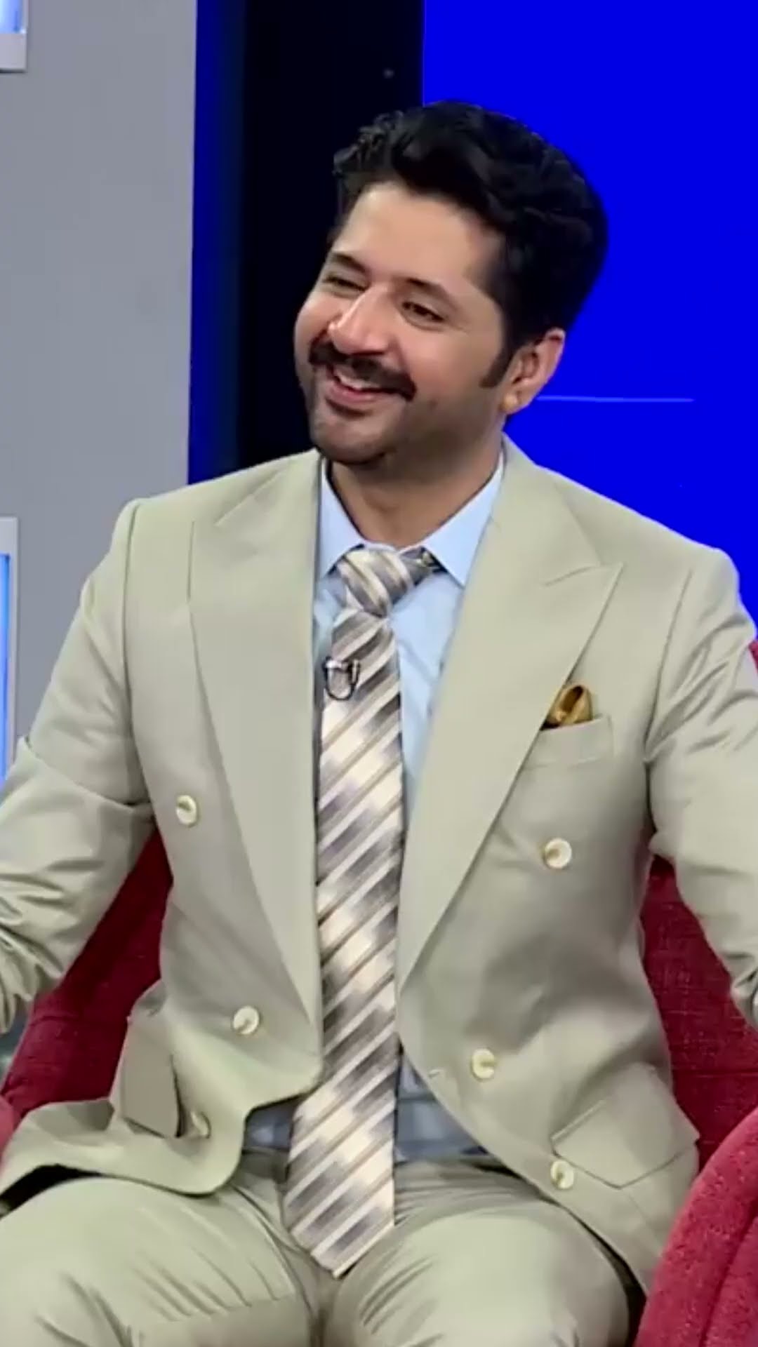 Fan Ki Request ? #mazaqraat #shortsviral #shorts #imranashraf
