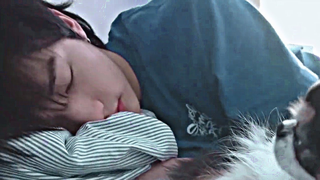 Hyunjin ASMR -sleep with Hyunjin-