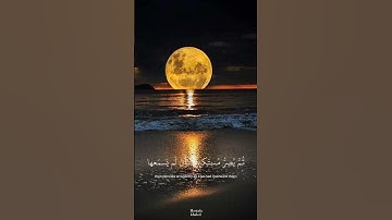 "يسمع آيات الله تُتلى عليه: لحظة إيمان خاشعة"