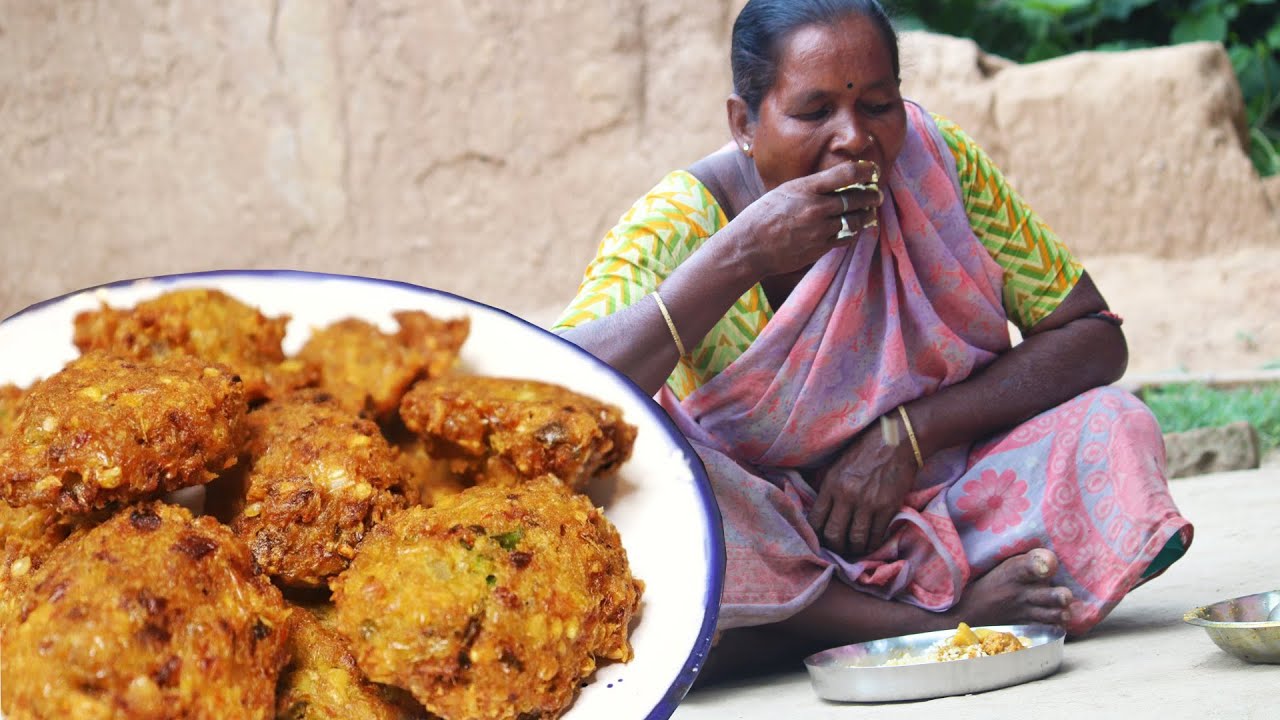 Aloo Diye Kucho Chingrir Bora Jhol || Prawn Kofta Curry In Village style delicious chingri recipe