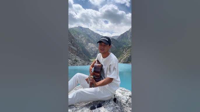 Yosh sportchi talaba bir vaqtning ozida qiz dosti va ogay onasini sikadi