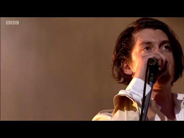 I Bet You Look Good On The Dancefloor Arctic Monkeys Live at TRNSMT 2018 class=