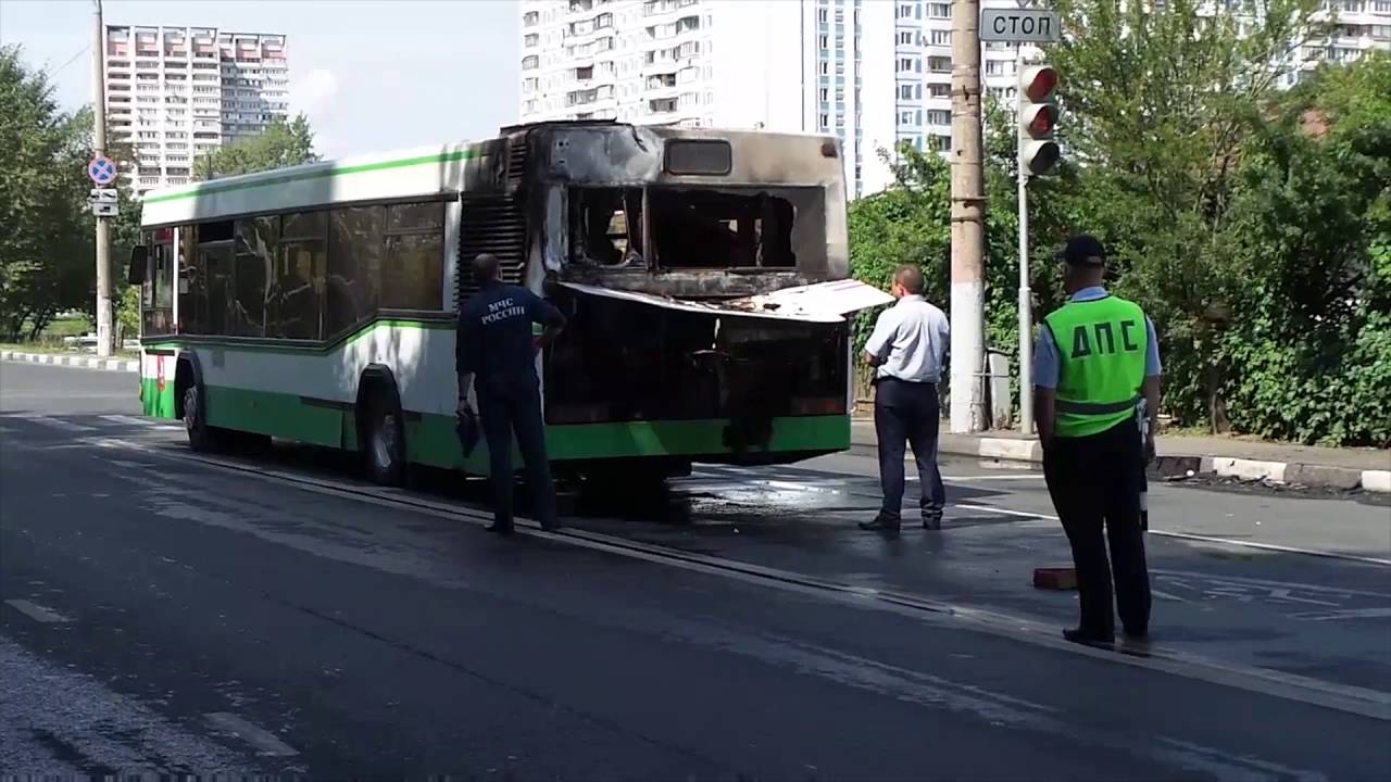 Чп автобус. Кутузовский проспект автобус. Новочеркасский бульвар пожар. Сгорел автобус Марьино.