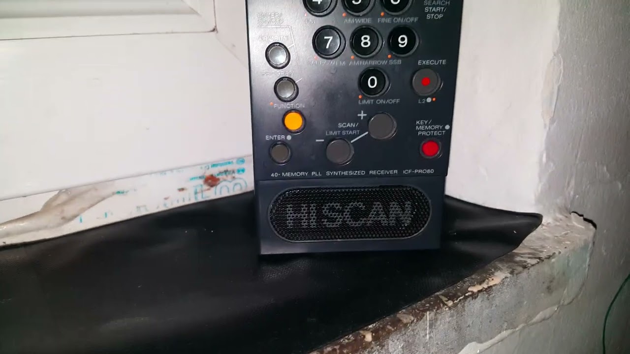 Radio receiver Sony ICF PRO 80 in band SSB 80m (3705KHz)