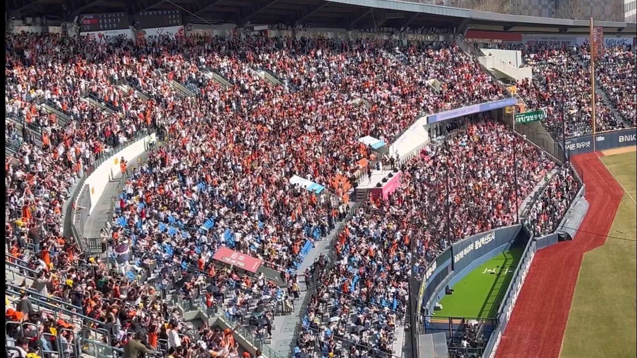 결국 5회 경기를 뒤집는 한화이글스!! 그리고 울려퍼지는 역대급 사랑한다 이글스 떼창 응원 현장!!🔥(2024.03.24 vs LG 잠실 개막시리즈)