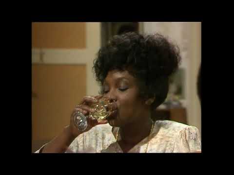 Desmond's S1E4 (Hello Aunty susu)