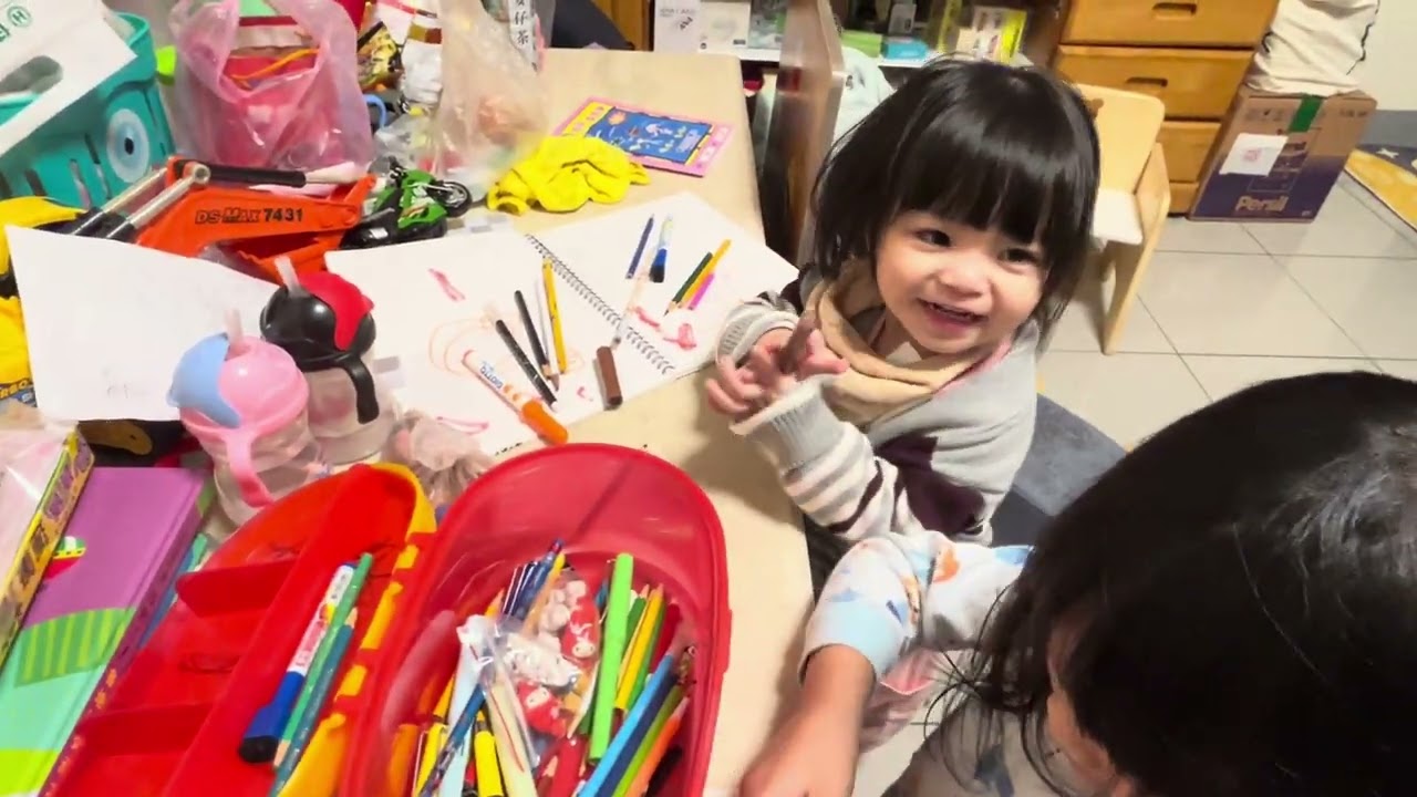 拿一堆筆，亂塗鴉畫畫