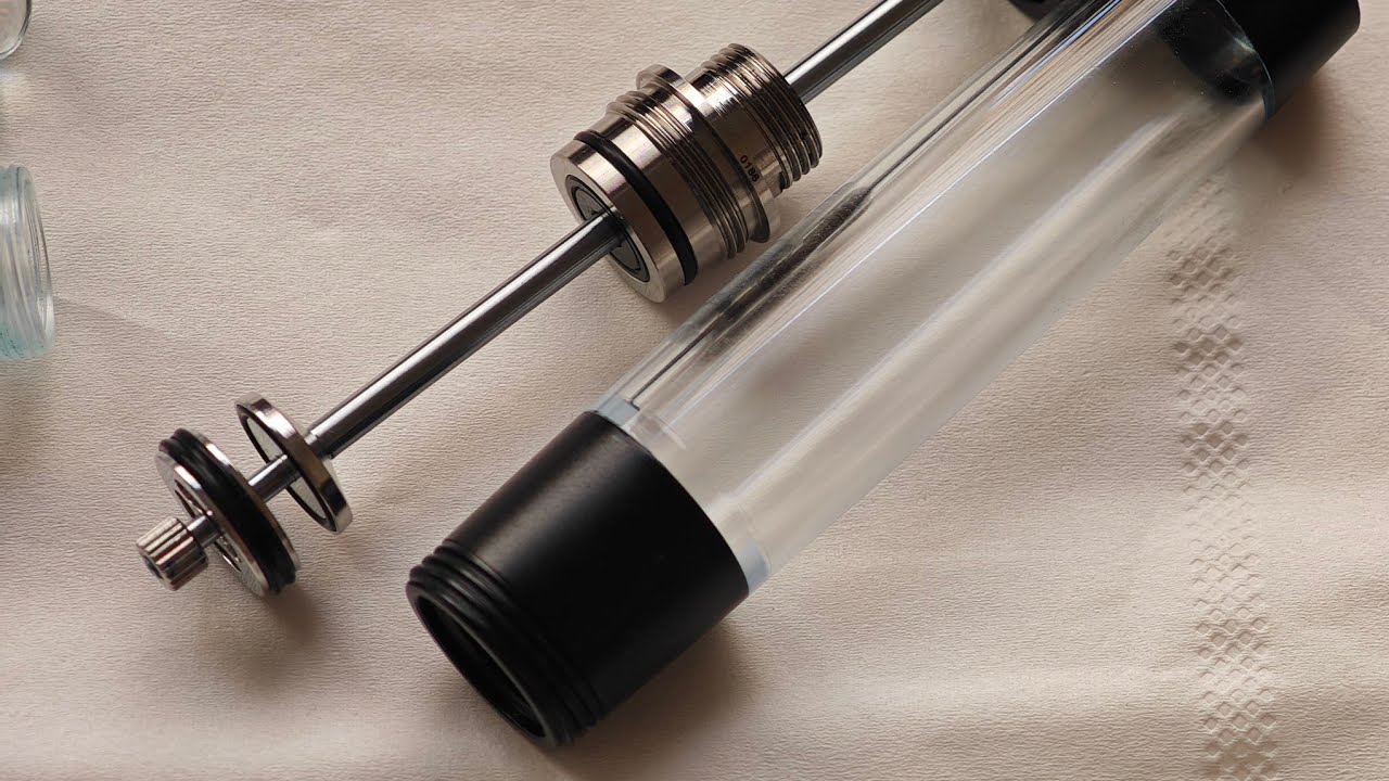 Pilot Custom 823 против Gravitas Monster: сравнение технологий вакуумной заправки.