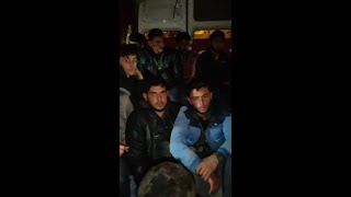 🚨 GÖÇMENLERİ TIKA BASA MİNİBÜSE DOLDURAN ŞAHIS TUTUKLANDI