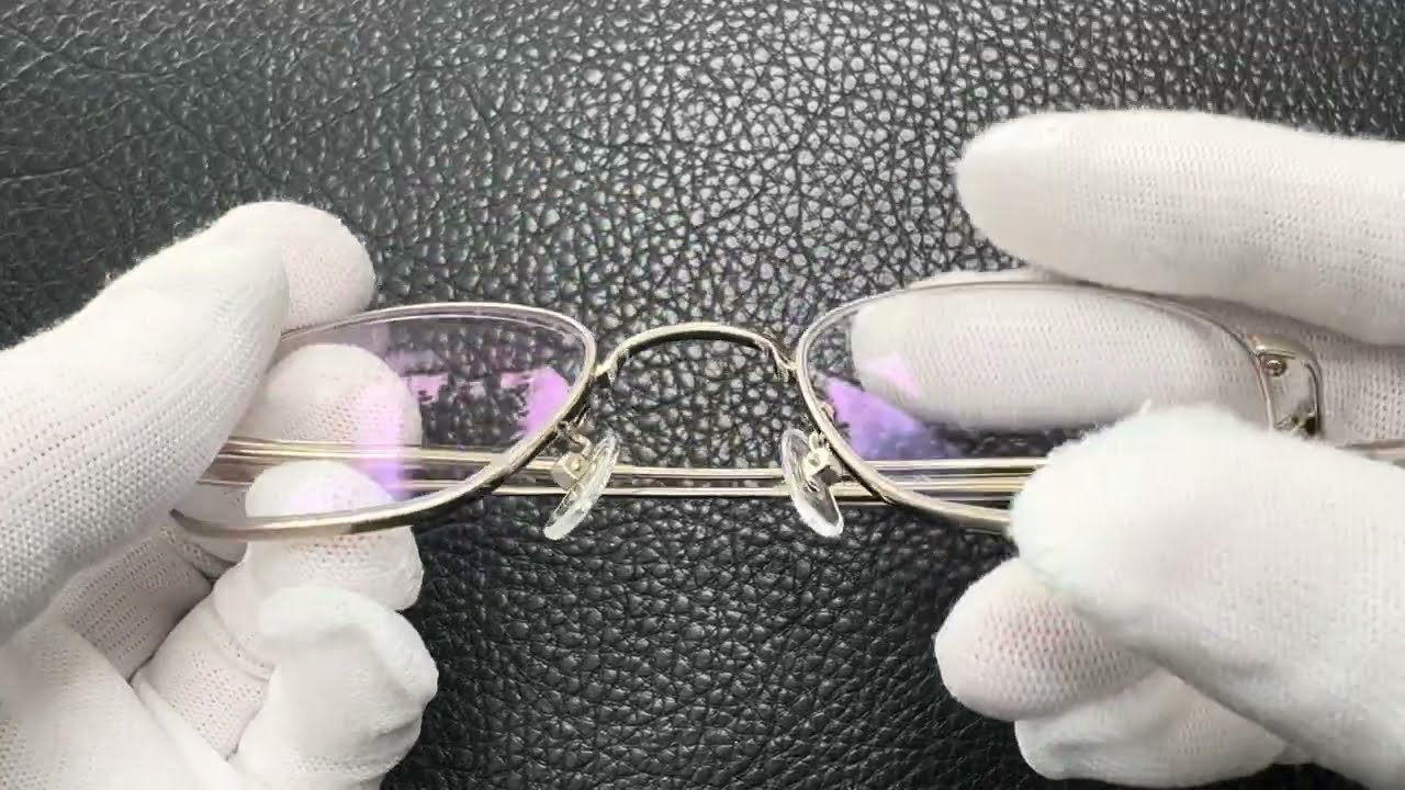 ヴィクター& ロルフ Viktor & Rolf 70-0166-4 - YouTube