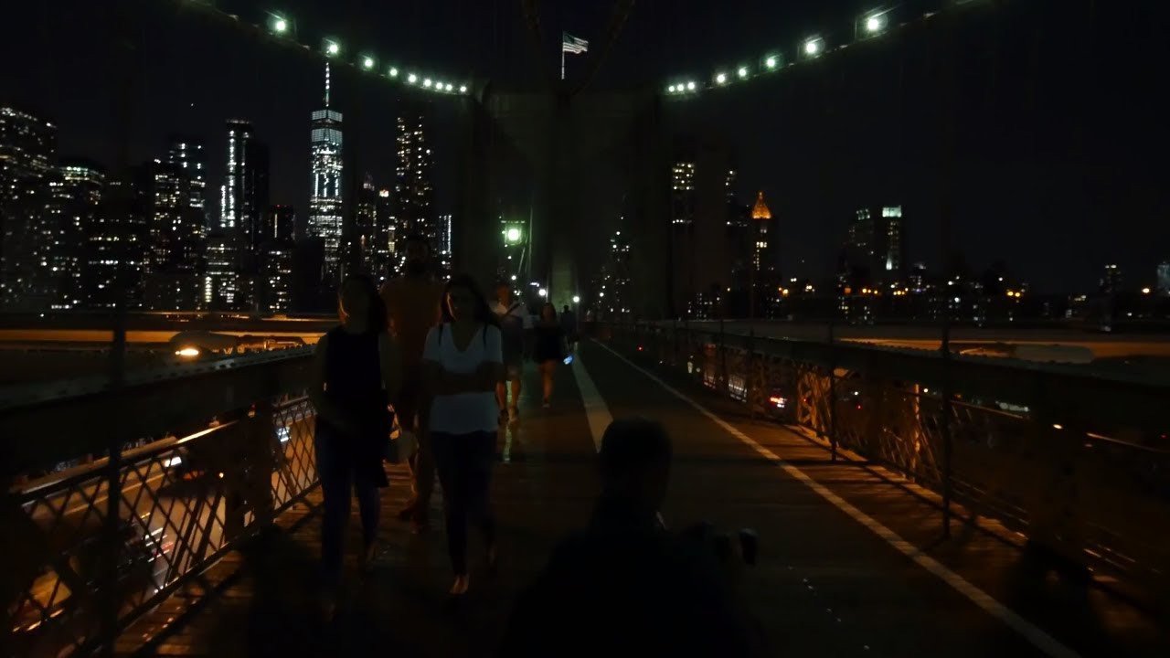 ⁴ᴷ Walking the Brooklyn Bridge to Brooklyn in New York City at Night ...
