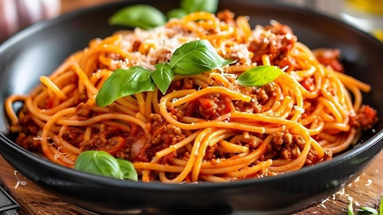 Потрясающе! Я никогда не ела такой ВКУСНОЙ пасты! Рецепт с соусом из мясного фарша.