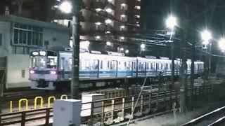 突如現れた藤沢駅を発車する、小田急１０００型ワイドドア車６連な「各駅停車　町田行」に軽く驚愕