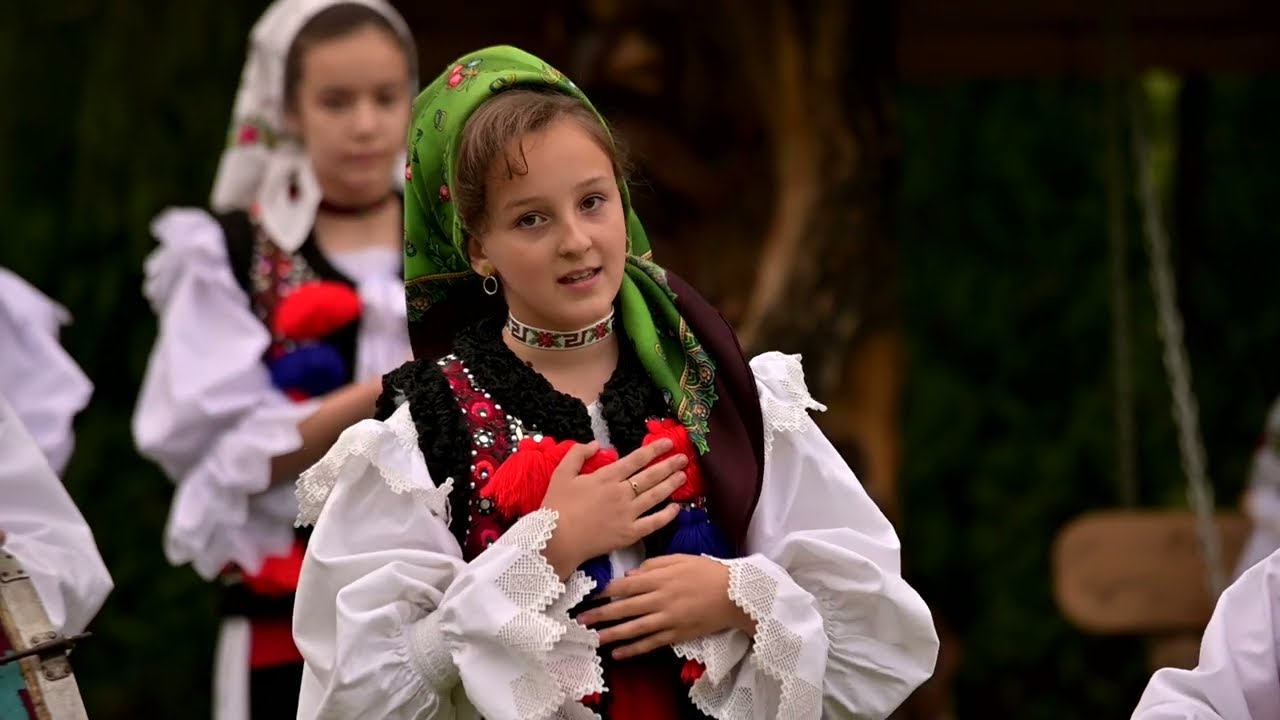 Iulia și Rareș Hotea - Cetera mândru răsună