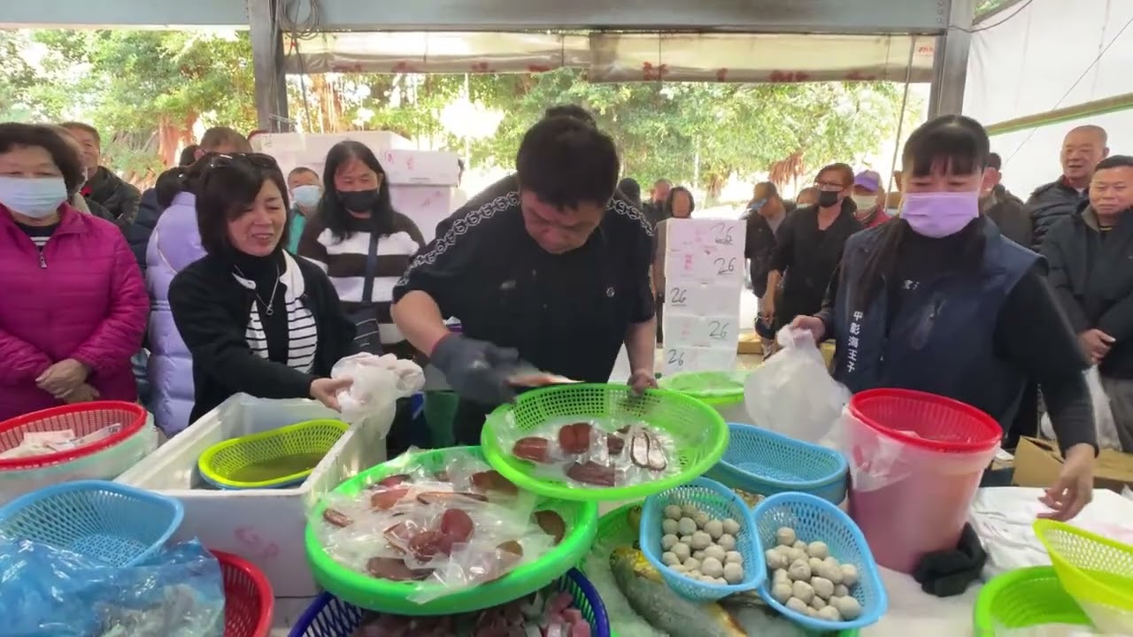 烏魚子昨天賠不夠 今天繼續賠 #中彰海王子 #彰化八卦山棒球場 #海鮮叫賣 #海鮮拍賣