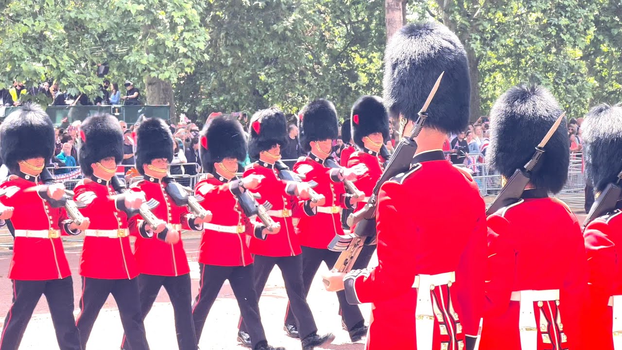 Queen's Guard Marching From Buckingham Palace 02.06.2022 YouTube