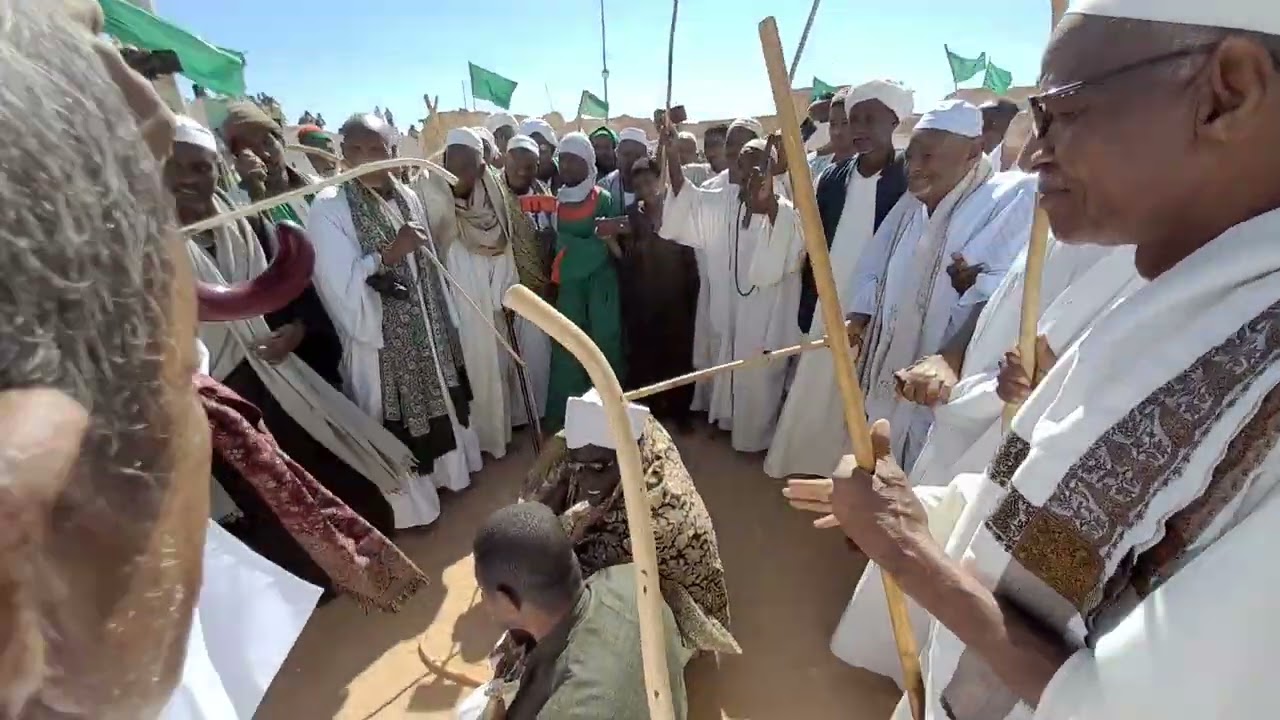 زيارة الخليفة الطيب الغزالي للشيخ حسن ودحسونه وفي استقباله الخليفة محمد عثمان خليفة ودحسونه