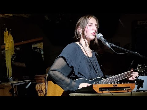 'Katie Cruel' by Noum - live @ Biddle Bros (London UK)