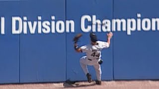 Rowand collides with wall, holds on for catch