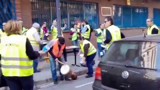 Gran Batucada frente a la Jefatura Provincial de Tráfico de Valencia