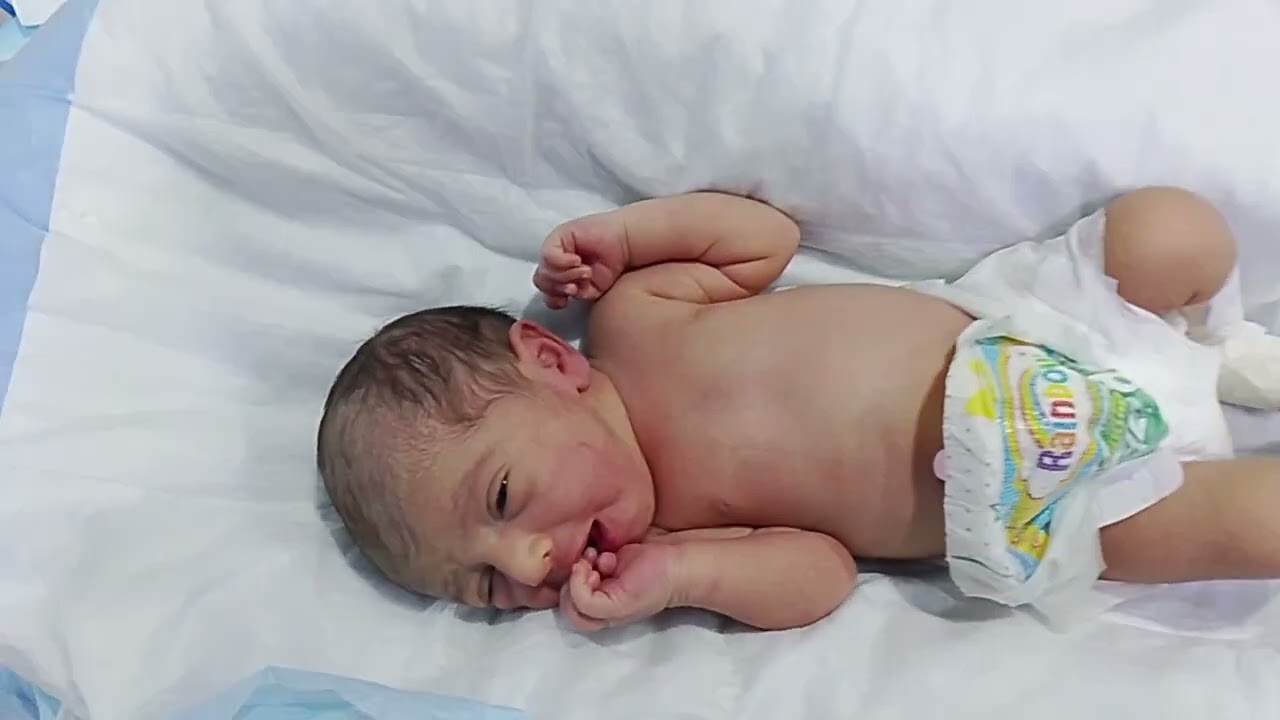 Adorable Baby Feeding Time 🍼👶 | Sweet & Precious Moments 💕 #BabyFeeding #CuteBaby