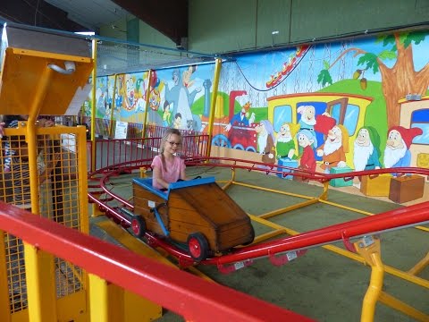 Video: Kinderspielplatz Auf Dem Land