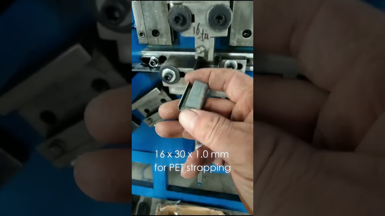 Unique machine for making two type of PET strap seal and steel strap seal in one machine