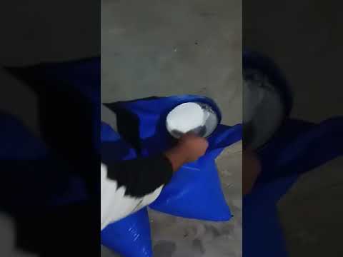 شاهد شكائر يوريا مغشوشة في السوق المصرية