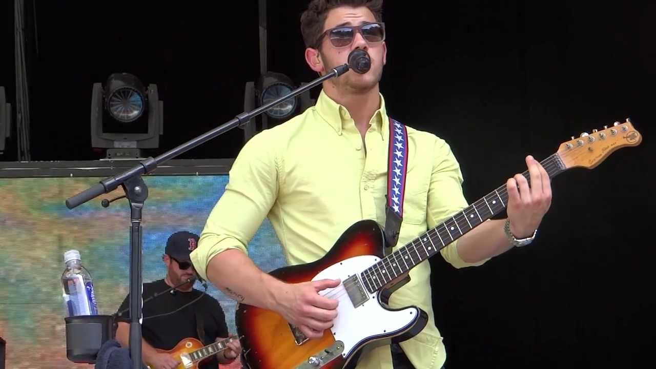 Jonas Brothers - Give Love A Try   Atlanta, GA 8 04 2013