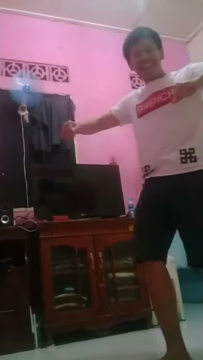 Joget ala bang ipul....hiiiyhaaaa🤣🤣