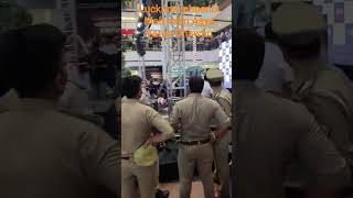 Lucknow phoenix Mall mein Aaye Varun Dhawan security