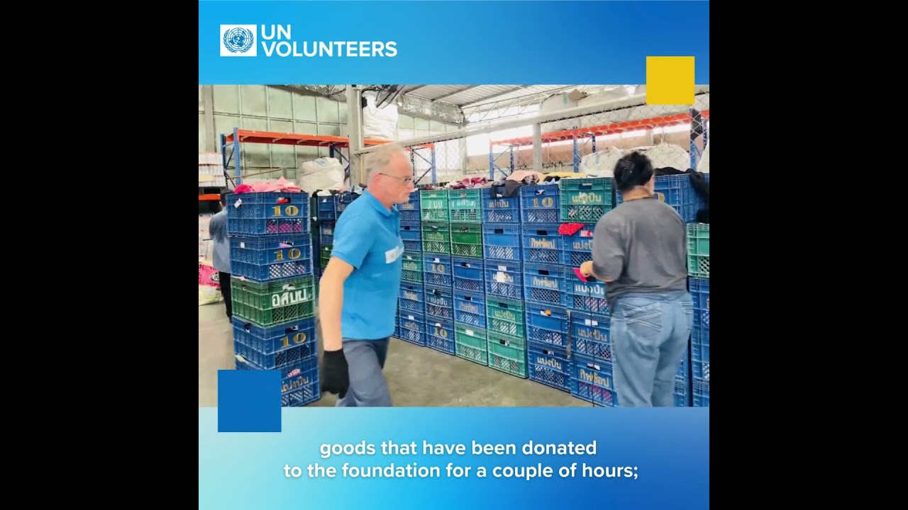 Volunteering for floods affected families in Thailand