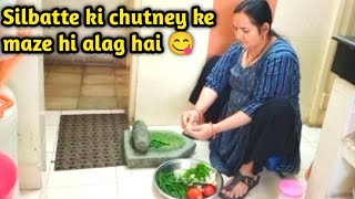 पहल बर सलबटट पर धनय बल नमक और चटन पस